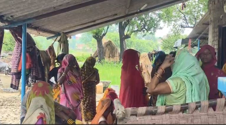 कौशाम्बी में प्रेमिका से मिलने पहुंचे युवक की लाठी-डंडों से पीटकर हत्या, युवती भी गंभीर रूप से घायल, जांच जारी