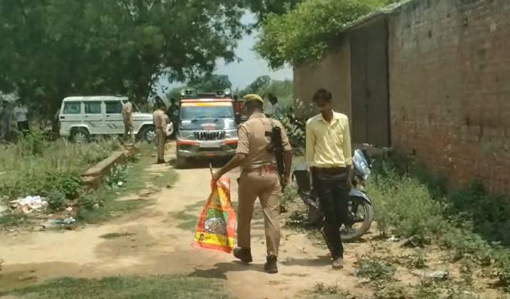 सीतापुर में घर में घुसकर अधेड़ महिला की हत्या ,बेलचे से सिर फोड़ा, गांव में मचा हड़कंप