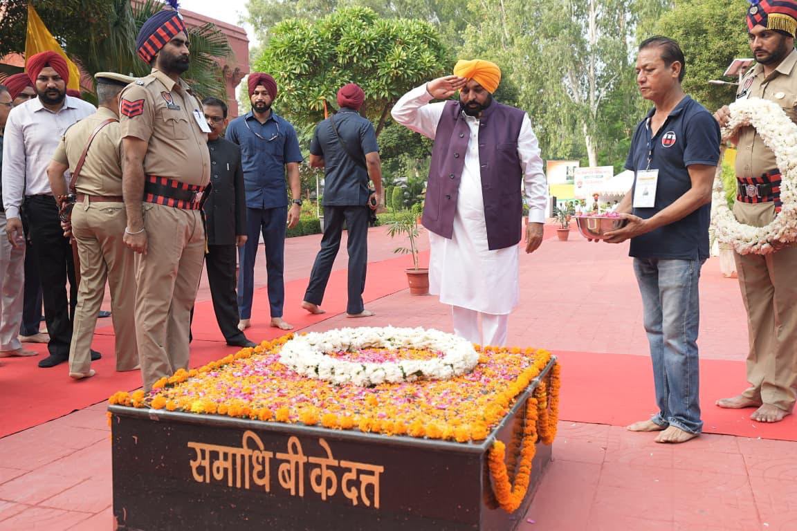 फिरोजपुर में सीएम मान ने फहराया राष्ट्रीय ध्वज, कहा- शिक्षा से लेकर खेल तक हर मोर्चे पर नंबर वन बन रहा पंजाब