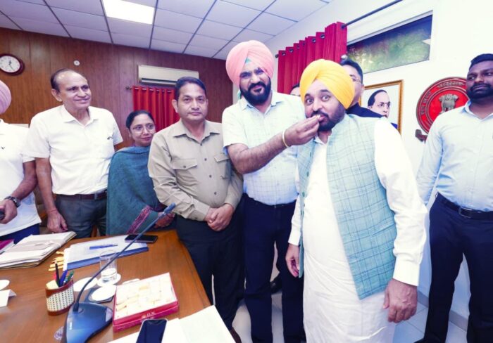 पंजाब सरकार का बड़ा तोहफा, 8 लाख कर्मचारियों और पेंशनरों का महंगाई भत्ता 50 प्रतिशत हुआ,भगवंत मान ने की कई अहम घोषणाएं