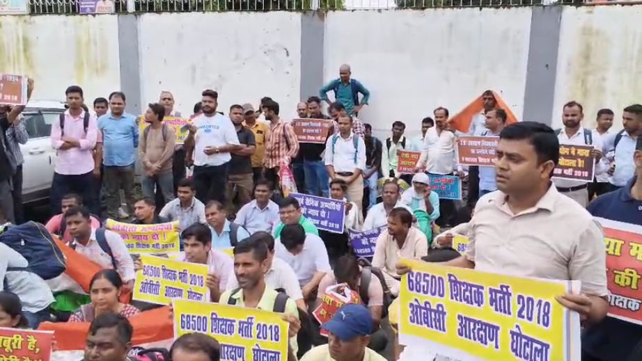 लखनऊ में 68,500 शिक्षक भर्ती अभ्यर्थियों का जोरदार प्रदर्शन,बेसिक शिक्षा मंत्री संदीप सिंह का आवास घेरा