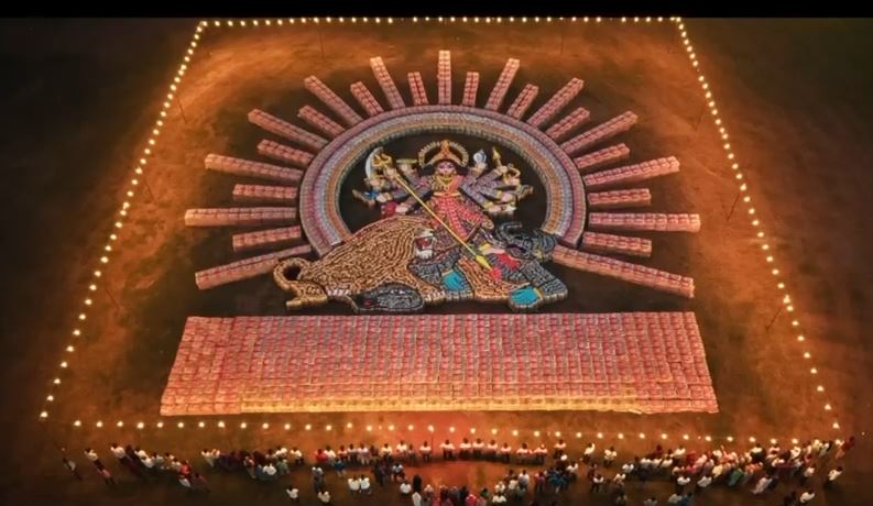 आसमान से दिखा माँ दुर्गा का अलौकिक रूप, जब 15 हजार सीमेंट की बोरियों से अडानी सीमेंट ने रच डाला इतिहास…